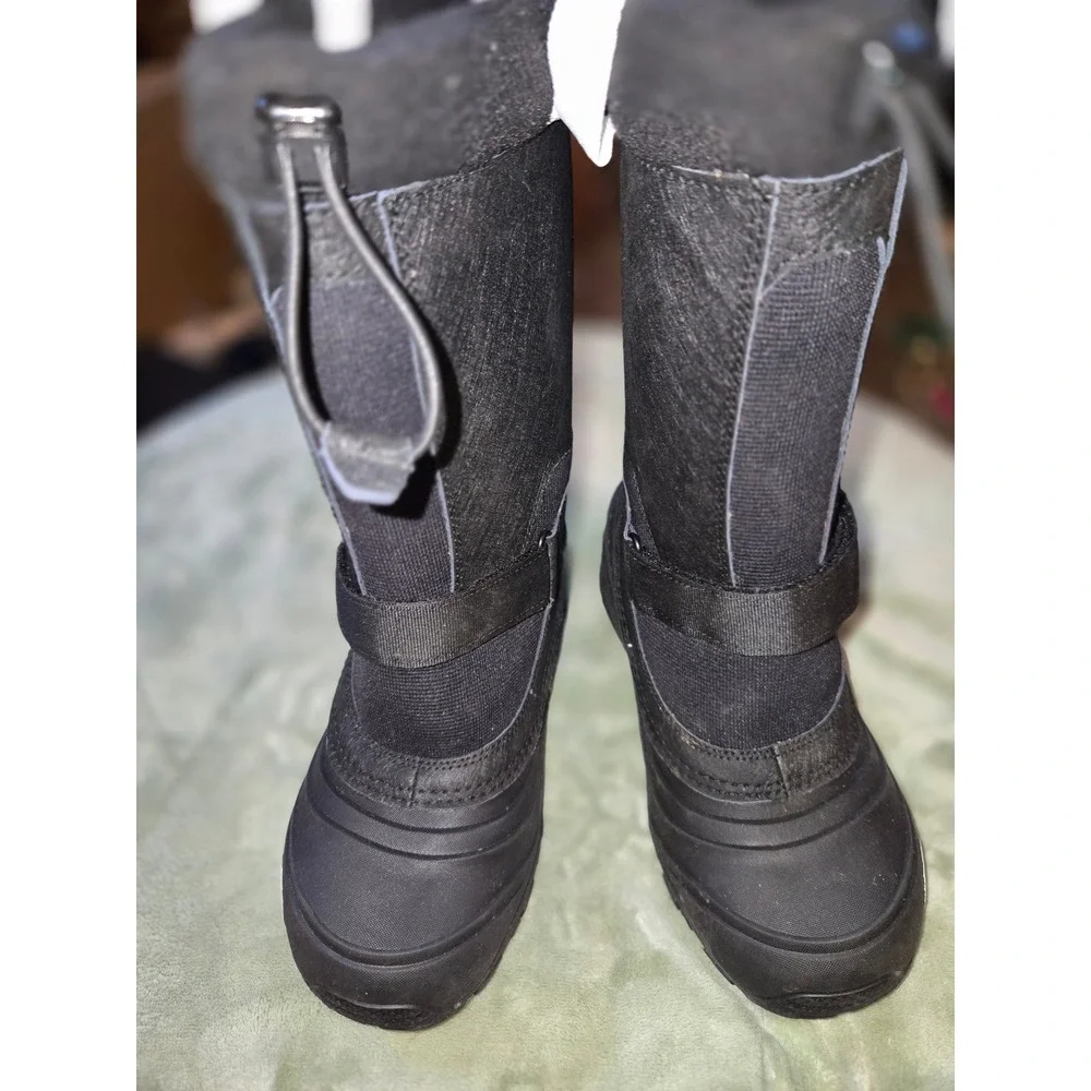 The North Face Alpenglow IV Black‎ Snow Boots Kids Size 5 NF0A3FYH Heatseeker